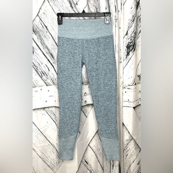 ALO YOGA Gray Cropped Leggings Ribbed Waist and Cuffs Small - Picture 1 of 7